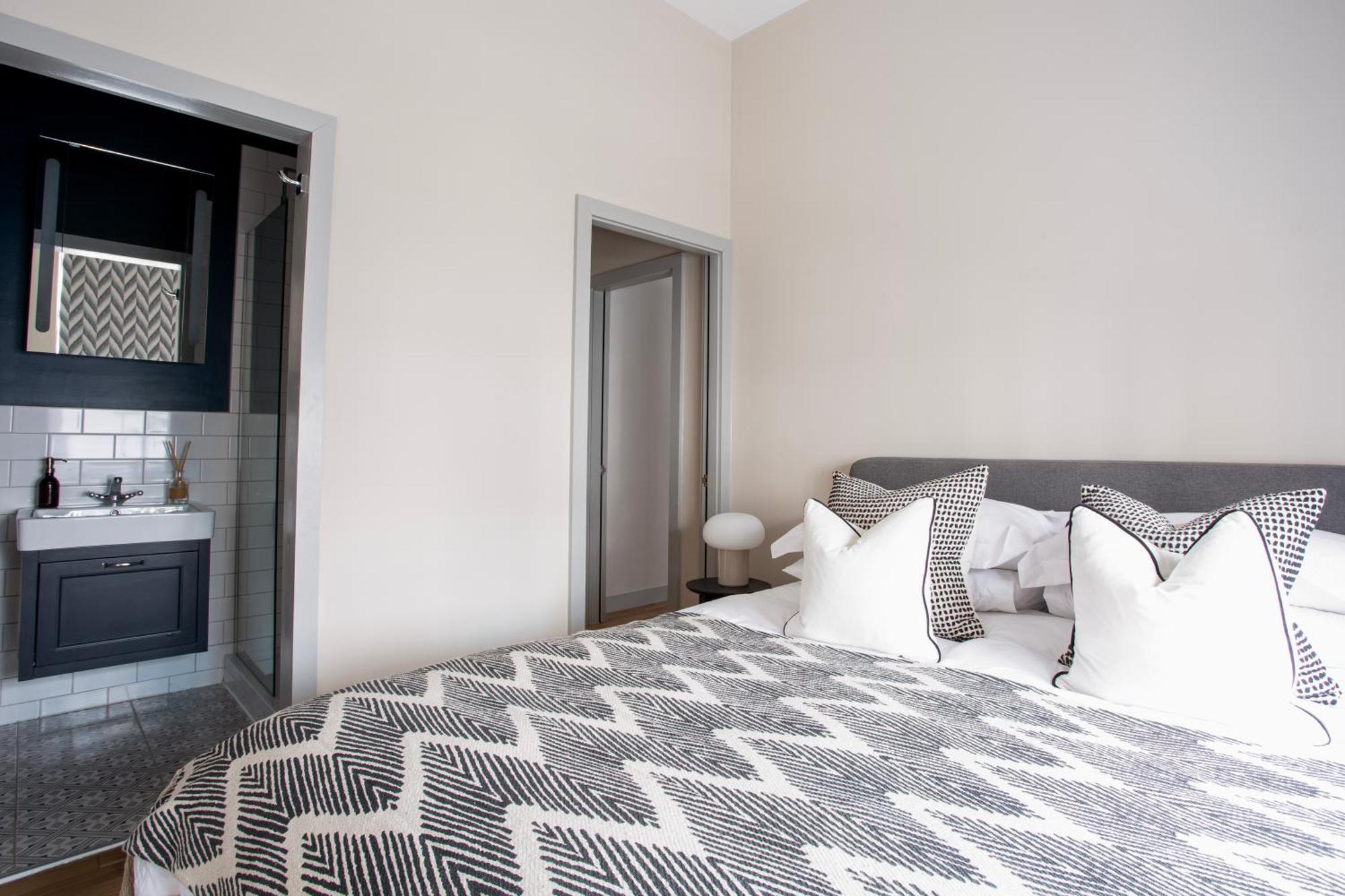 Eden - Islington - 2 Bed With Terrace Apartment